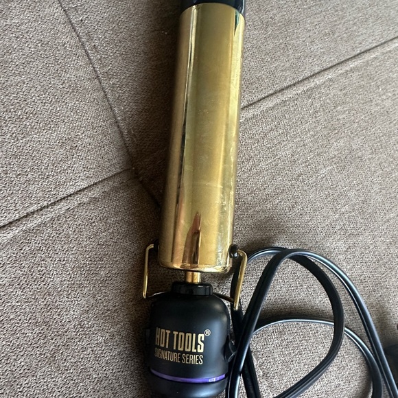 Gold and Black Hair Styling Tool - Picture 4 of 4